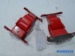 Used Set of hinges Renault Trafic (1FL/2FL/3FL/4FL) 1.6 dCi 90 Price € 127,05 Inclusive VAT offered by Maresia Parts