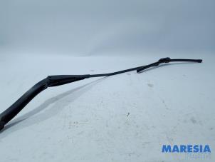 Used Front wiper arm Renault Trafic (1FL/2FL/3FL/4FL) 1.6 dCi 90 Price € 30,25 Inclusive VAT offered by Maresia Parts