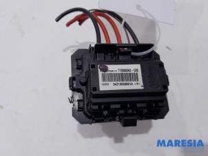 Used Heater resistor Renault Wind (EN/E4) 1.2 16V GT TCE eco2 Price € 20,00 Margin scheme offered by Maresia Parts