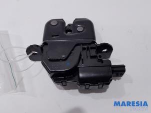 Used Tailgate lock mechanism Renault Megane III Grandtour (KZ) 1.2 16V TCE 115 Price € 35,00 Margin scheme offered by Maresia Parts