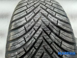 Used Tyre Renault Clio IV Estate/Grandtour (7R) 0.9 Energy TCE 90 12V Price € 20,00 Margin scheme offered by Maresia Parts