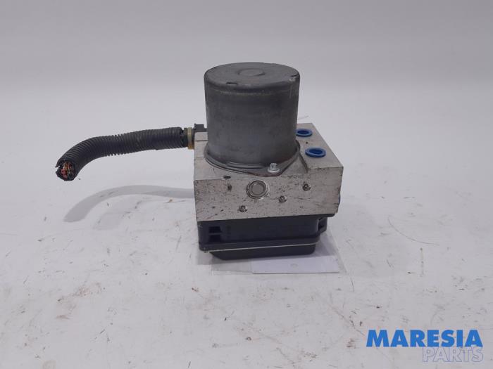 Used ABS pump Renault Wind (EN/E4) 1.2 16V GT TCE eco2 Price € 157,50 Margin scheme offered by Maresia Parts