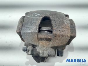 Used Front brake calliper, left Renault Wind (EN/E4) 1.2 16V GT TCE eco2 Price € 50,00 Margin scheme offered by Maresia Parts