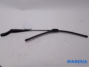 Used Front wiper arm Renault Wind (EN/E4) 1.2 16V GT TCE eco2 Price € 15,00 Margin scheme offered by Maresia Parts