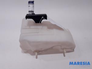 Używane Zbiornik spryskiwacza przód Citroen Jumper (U9) 2.2 HDi 130 Cena € 36,30 Z VAT oferowane przez Maresia Parts