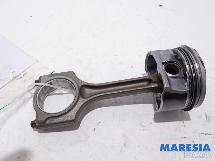Usados Pistón Peugeot 3008 I (0U/HU) 1.6 16V THP 150 Precio € 50,00 Norma de margen ofrecido por Maresia Parts