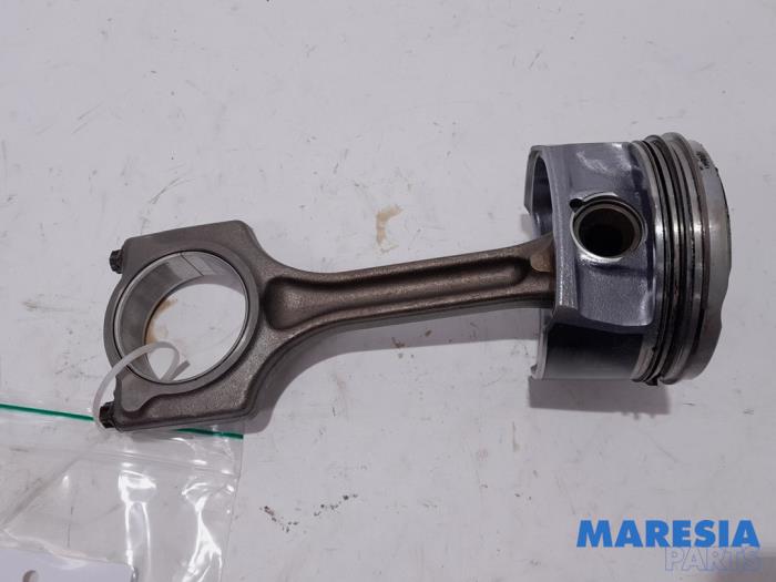 Usados Pistón Peugeot 3008 I (0U/HU) 1.6 16V THP 150 Precio € 50,00 Norma de margen ofrecido por Maresia Parts