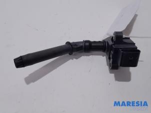 Usados Pasador bobina Renault Captur (2R) 1.3 TCE 150 16V Precio € 20,00 Norma de margen ofrecido por Maresia Parts