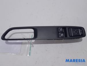 Used Multi-functional window switch Renault Clio IV Estate/Grandtour (7R) 0.9 Energy TCE 90 12V Price € 35,00 Margin scheme offered by Maresia Parts