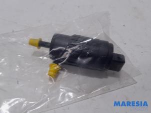 Używane Pompa spryskiwacza przód Citroen Jumper (U9) 2.2 HDi 130 Cena € 12,10 Z VAT oferowane przez Maresia Parts