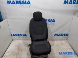 Gebrauchte Sitz rechts Renault Captur (2R) 0.9 Energy TCE 12V Preis € 141,75 Margenregelung angeboten von Maresia Parts