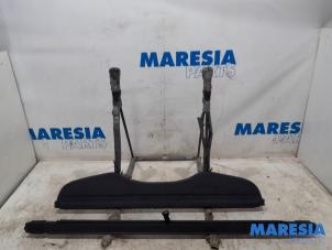 Used Luggage compartment cover Renault Espace (JK) 2.0 16V Turbo Price € 105,00 Margin scheme offered by Maresia Parts