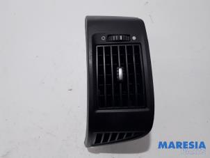 Używane Kratka wentylacyjna deski rozdzielczej Citroen Jumper (U9) 2.2 HDi 130 Cena € 24,20 Z VAT oferowane przez Maresia Parts