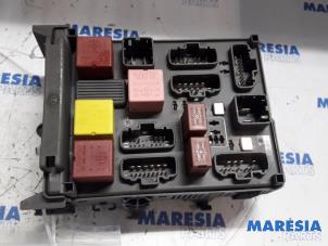 Usados Caja de fusibles Renault Espace (JK) 2.0 16V Turbo Precio € 105,00 Norma de margen ofrecido por Maresia Parts