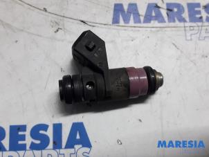 Used Injector (petrol injection) Renault Clio III (BR/CR) 1.6 16V Price € 75,00 Margin scheme offered by Maresia Parts