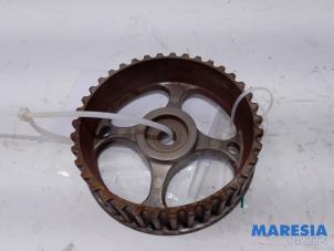 Used Camshaft sprocket Renault Clio III (BR/CR) 1.6 16V Price € 20,00 Margin scheme offered by Maresia Parts
