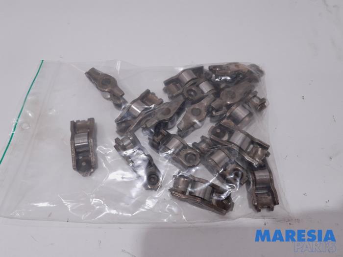 Gebrauchte Kipphebel Renault Megane III Berline (BZ) 1.4 16V TCe 130 Preis € 25,00 Margenregelung angeboten von Maresia Parts
