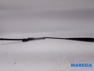 Used Front wiper arm Peugeot 2008 (CU) 1.6 HDiF 16V Price € 14,50 Margin scheme offered by Maresia Parts