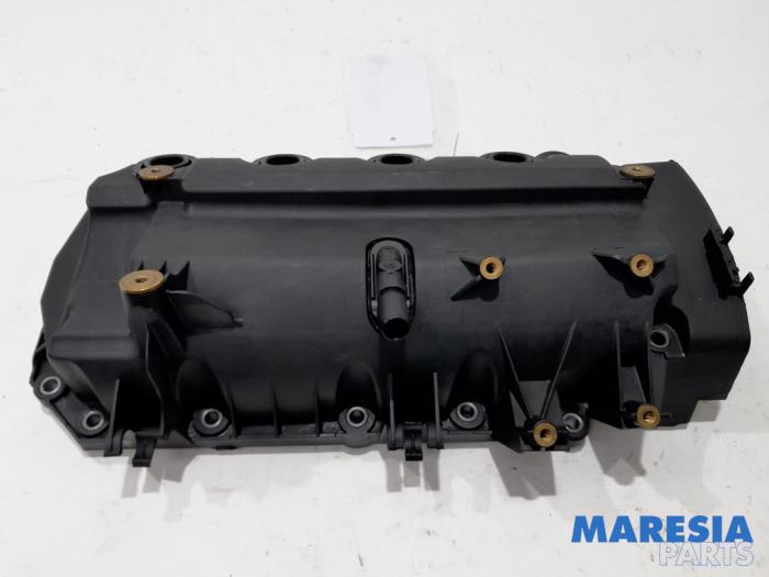 Usagé Couvercle soupapes Renault Clio III Estate/Grandtour (KR) 1.2 16V 75 Prix € 39,99 Règlement à la marge proposé par Maresia Parts