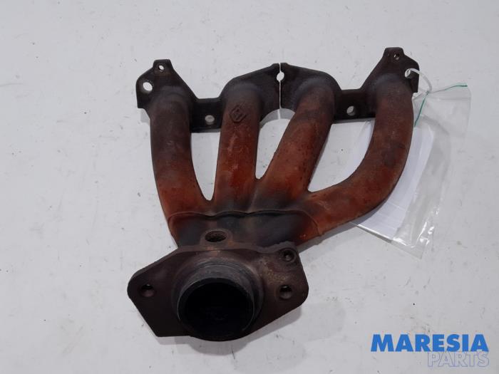 Exhaust manifold from a Renault Clio III Estate/Grandtour (KR) 1.2 16V 75 2010