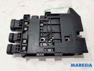 Used Voltage regulator Renault Megane III Grandtour (KZ) 1.2 16V TCE 115 Price € 30,00 Margin scheme offered by Maresia Parts
