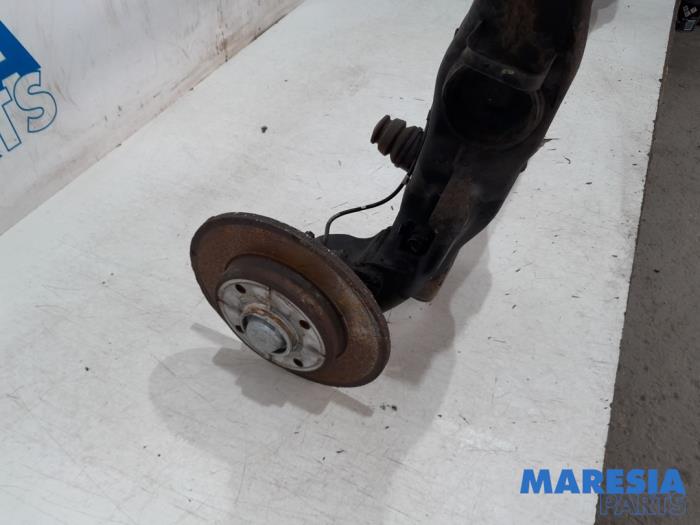 Arbre entraînement roue avant d'un Peugeot 208 I (CA/CC/CK/CL) 1.6 16V THP 155 2013