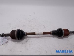 Used Front drive shaft, left Renault Megane III Grandtour (KZ) 1.2 16V TCE 115 Price € 105,00 Margin scheme offered by Maresia Parts