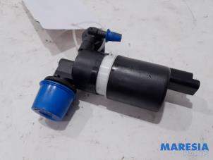 Used Windscreen washer pump Renault Megane III Grandtour (KZ) 1.2 16V TCE 115 Price € 10,00 Margin scheme offered by Maresia Parts