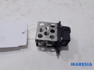 Used Cooling fan resistor Renault Megane III Grandtour (KZ) 1.2 16V TCE 115 Price € 20,00 Margin scheme offered by Maresia Parts