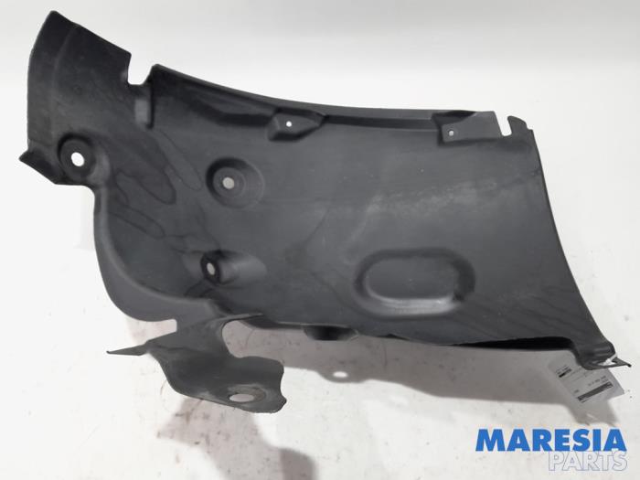 Używane Nadkole Renault Megane III Grandtour (KZ) 1.2 16V TCE 115 Cena € 25,00 Procedura marży oferowane przez Maresia Parts