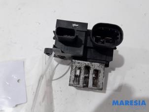 Used Cooling fan resistor Renault Clio IV Estate/Grandtour (7R) 0.9 Energy TCE 90 12V Price € 35,00 Margin scheme offered by Maresia Parts