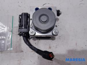Used ABS pump Renault Clio IV Estate/Grandtour (7R) 0.9 Energy TCE 90 12V Price € 131,25 Margin scheme offered by Maresia Parts