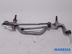 Used Wiper mechanism Renault Clio IV Estate/Grandtour (7R) 0.9 Energy TCE 90 12V Price € 150,00 Margin scheme offered by Maresia Parts