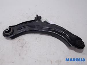 Used Front lower wishbone, left Renault Clio IV Estate/Grandtour (7R) 0.9 Energy TCE 90 12V Price € 45,00 Margin scheme offered by Maresia Parts