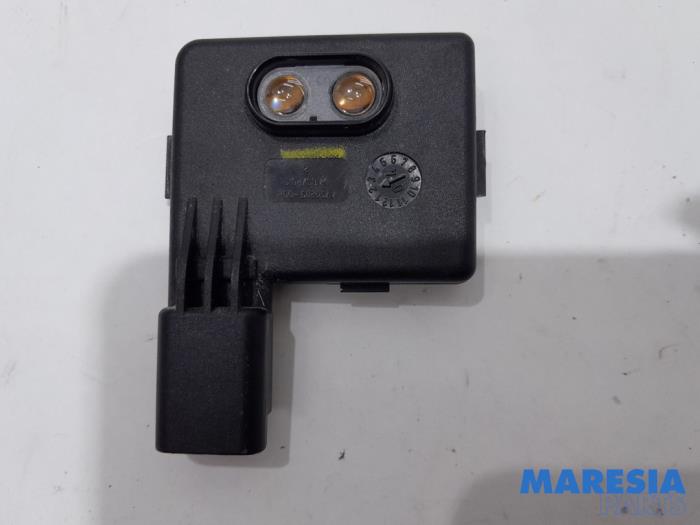 Używane Modul keyless vehicle Renault Scénic II (JM) 1.9 dCi 120 Cena € 25,00 Procedura marży oferowane przez Maresia Parts