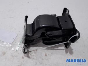 Used Rear door hinge, left Renault Trafic (1FL/2FL/3FL/4FL) 1.6 dCi 95 Price € 60,50 Inclusive VAT offered by Maresia Parts