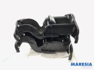 Used Rear door hinge, right Renault Trafic (1FL/2FL/3FL/4FL) 1.6 dCi 95 Price € 60,50 Inclusive VAT offered by Maresia Parts
