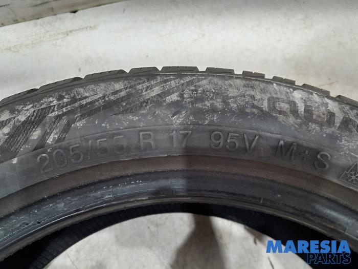 Winter tyre from a Renault Scénic III (JZ) 1.4 16V TCe 130