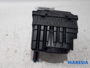 Używane Obudowa filtra powietrza Citroen C4 Grand Picasso (UA) 2.0 16V Autom. Cena € 25,00 Procedura marży oferowane przez Maresia Parts