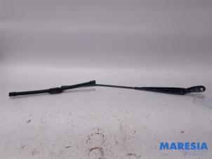Used Front wiper arm Peugeot 208 I (CA/CC/CK/CL) 1.6 16V THP 155 Price € 14,50 Margin scheme offered by Maresia Parts