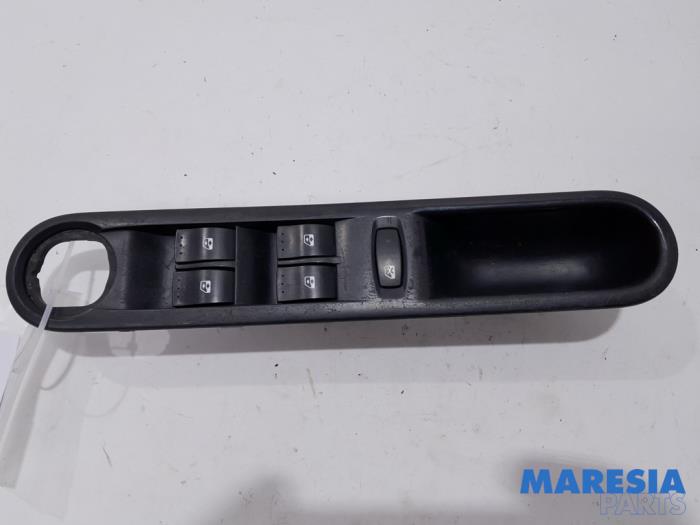 Usados Interruptor combinado de ventanillas Renault Espace (JK) 2.0 16V Turbo Precio € 30,00 Norma de margen ofrecido por Maresia Parts