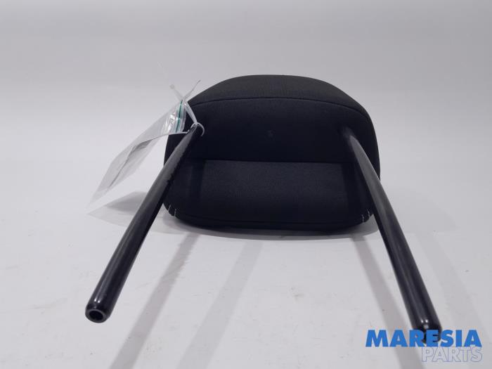 Headrest from a Renault Clio IV (5R) 0.9 Energy TCE 90 12V 2016