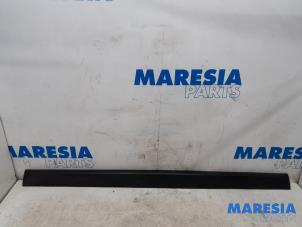 Used Side skirt, left Peugeot 3008 I (0U/HU) 1.6 16V THP 155 Price € 50,00 Margin scheme offered by Maresia Parts