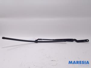 Used Front wiper arm Renault Espace (JK) 2.0 16V Turbo Price € 15,00 Margin scheme offered by Maresia Parts