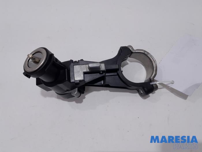 Używane Stacyjka + Kluczyk Fiat Punto Evo (199) 1.3 JTD Multijet Start&Stop 16V Euro 4 Cena € 25,00 Procedura marży oferowane przez Maresia Parts