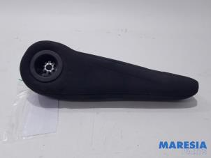 Used Armrest Renault Trafic (1FL/2FL/3FL/4FL) 1.6 dCi 95 Price € 90,75 Inclusive VAT offered by Maresia Parts