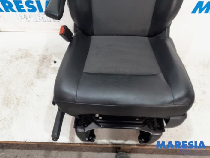Fotel lewy z Peugeot Expert (VA/VB/VE/VF/VY) 2.0 Blue HDi 120 16V 2021