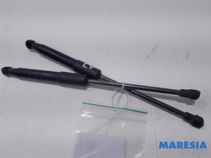 Used Set of bonnet gas struts Renault Trafic (1FL/2FL/3FL/4FL) 1.6 dCi 95 Price € 42,35 Inclusive VAT offered by Maresia Parts