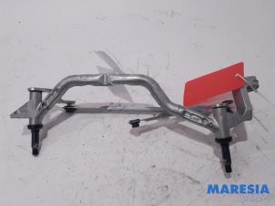Used Wiper mechanism Renault Clio IV (5R) 0.9 Energy TCE 90 12V Price € 50,00 Margin scheme offered by Maresia Parts