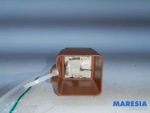 Used Fuel pump relay Peugeot Expert (VA/VB/VE/VF/VY) 2.0 Blue HDi 120 16V Price € 18,15 Inclusive VAT offered by Maresia Parts